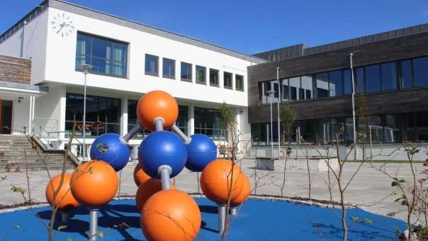 Åkra Ungdomsskole. FOTO: Karmøyskolen