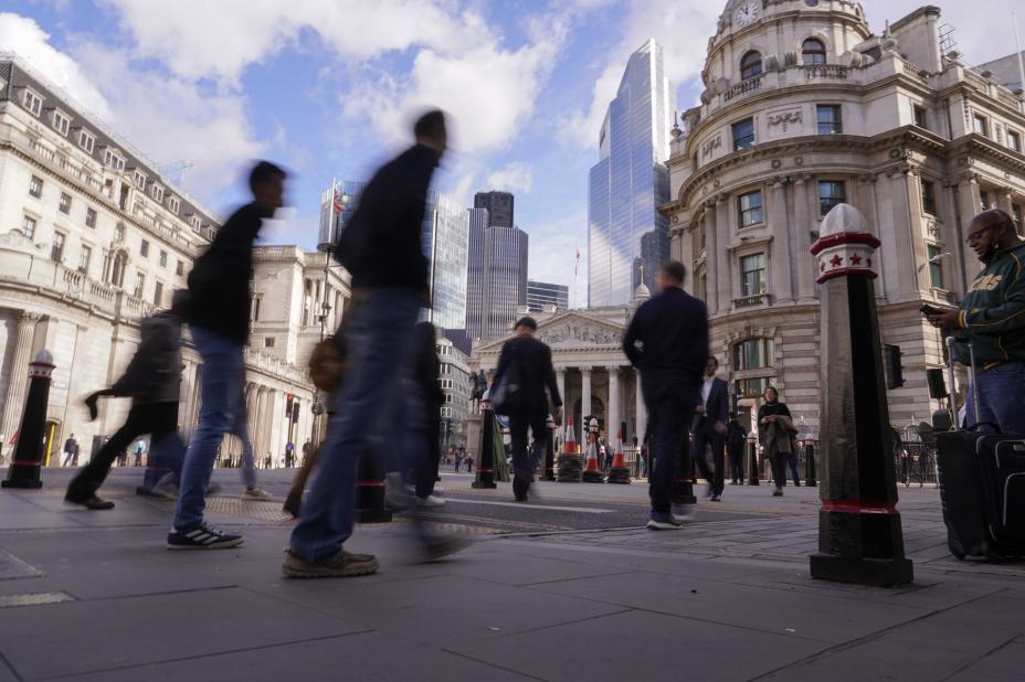 UK economy shrinks 0.3 percent in August