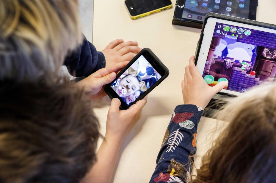 Molti genitori vogliono ridurre l’uso dello schermo nelle scuole elementari