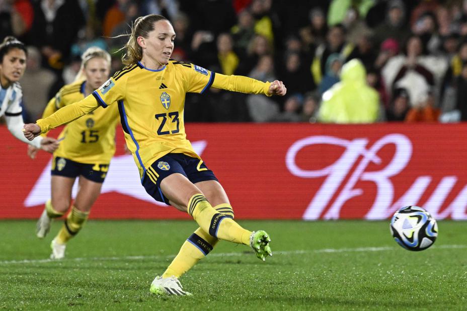 La Svezia continua a vincere il girone: un gol ai supplementari ha permesso all’Italia di uscire dalla Coppa del Mondo