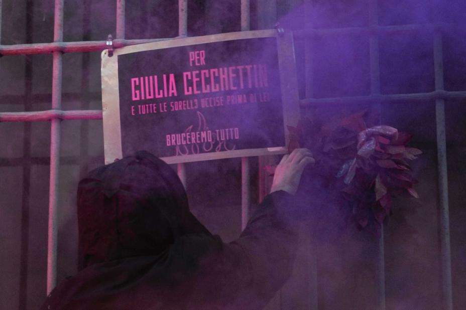 Omicidi e film mettono in luce la violenza contro le donne in Italia