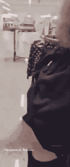 Mann som onanerer i et kjøpesenter i Haugesund. Foto: Tipser