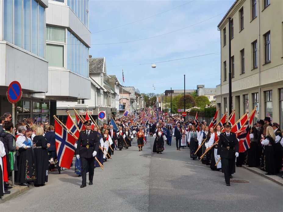 Bilde av barnetoget 17. mai 2022. Foto: Cathrine Grindheim