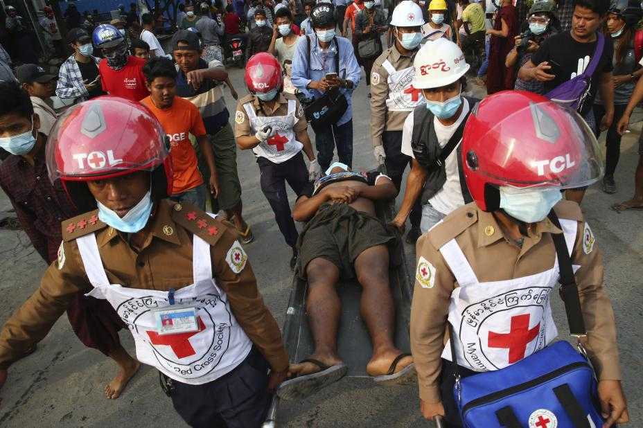 400 Røde Kors-mannskaper leter under vanskelige forhold i Myanmar