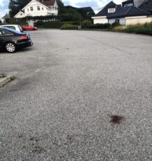 Åstedet viser tydelig blodspor. Foto: Privat.