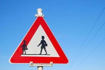 Skilt skolesone: Bildet er tatt av Bernhard Falkinger fra Pixabay