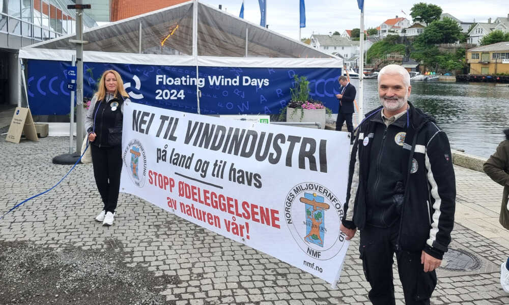 Norges Miljøvernforbund ved Marianne Sol Levinsen og Arnfinn Nilsen under Floating Wind Days i Haugesund i 2024. Foto: NMF.