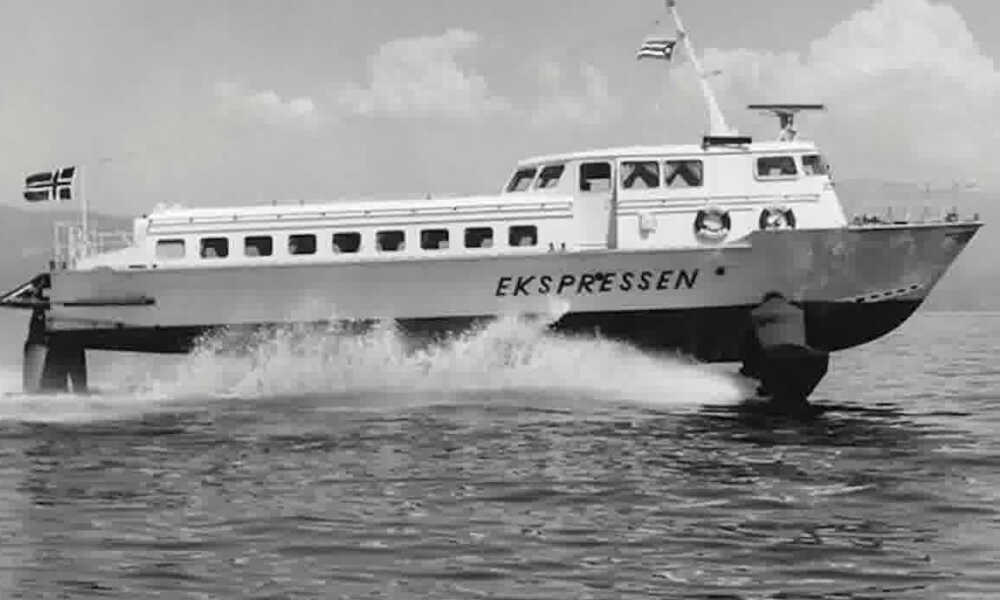 Her er båten under prøvetur i Italia i 1961. For å unngå namnelikskap med eit anna fartøy, skal han no gå under namnet «Dsd Ekspressen». Foto: Stiftinga Dsd Ekspressen.